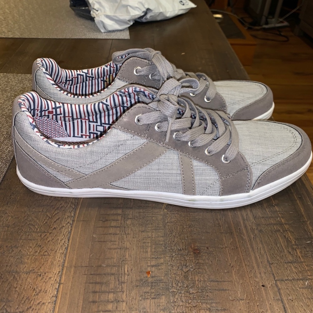 Men’s casual sneakers